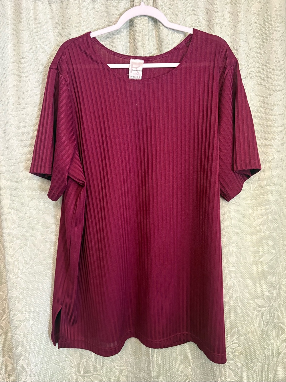 Roaman's Ribbed Short-Sleeve Tee in Wine